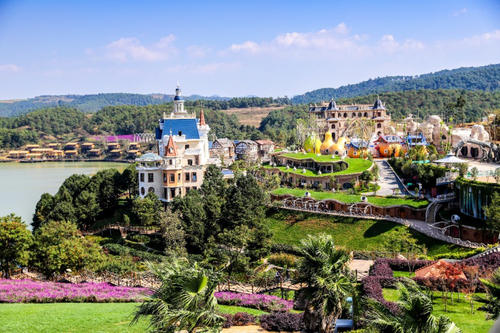 昆明周邊旅游好去處|尋甸阿拉丁童話小鎮(zhèn)一日游